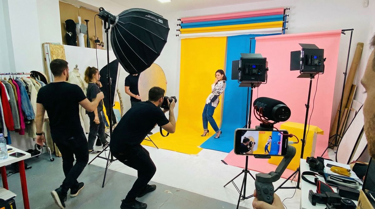 AI换脸时尚前线 | 摄影棚视频幕后