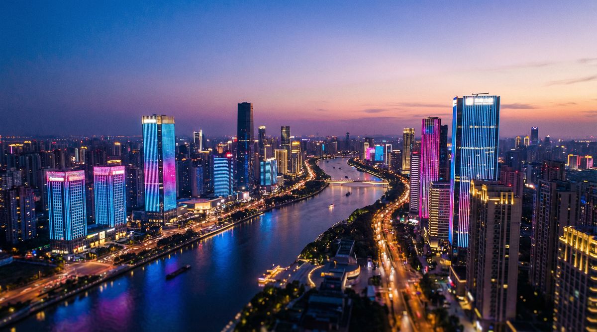 AI换脸城市夜景航拍 | 震撼视频演示